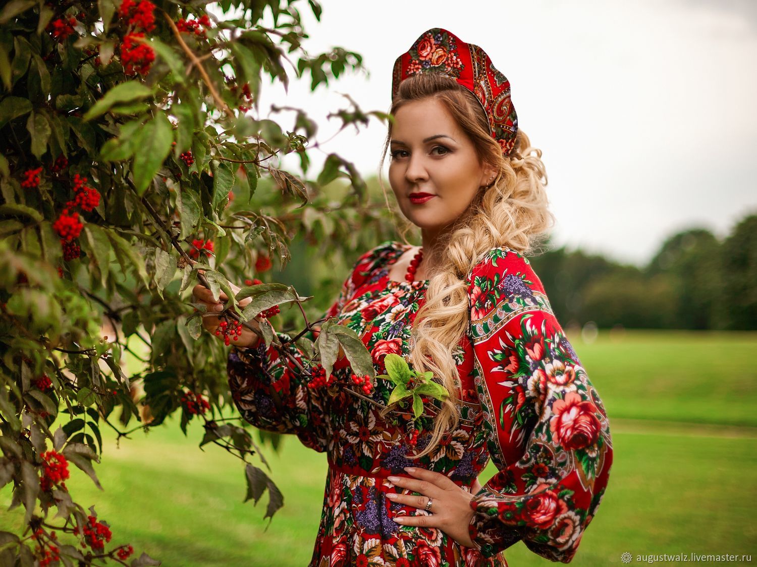 Women in Slavic costumes in Shubra el Heima