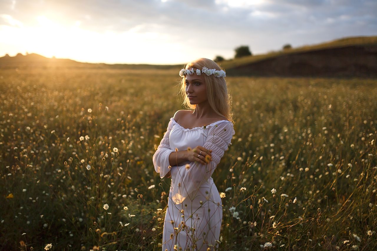 Girls in Slavic costumes in Shubra el Heima