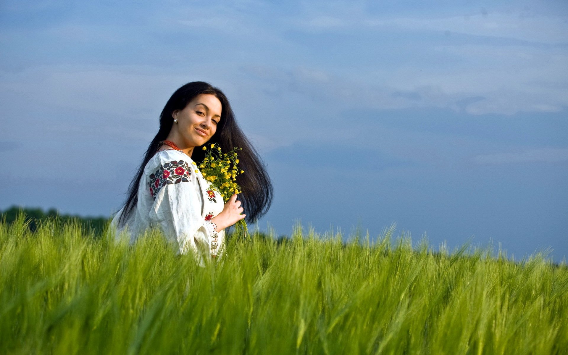 Girls in Slavic costumes in Shubra el Heima
